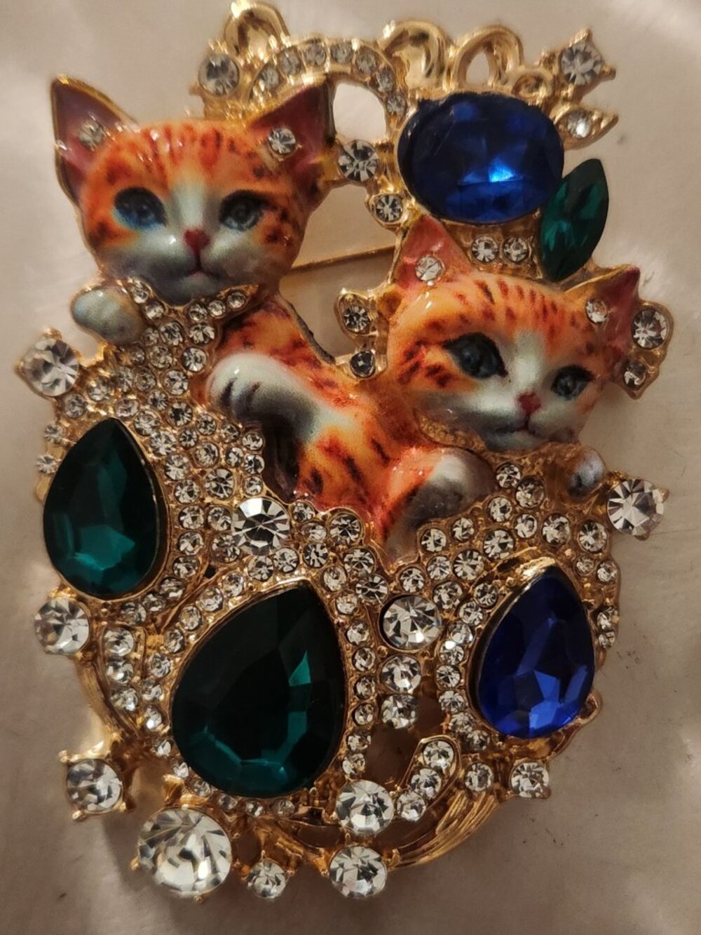 💎 Sparkling Jeweled Cat Duo Statement Brooch 💎